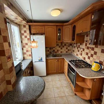 Оренда 2-кімнатної квартири в центрі міста, вул. Перемоги.