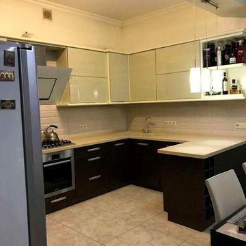 Дом возле Радужного, Маршала Жукова/ Небесной сотни, с ремонтом