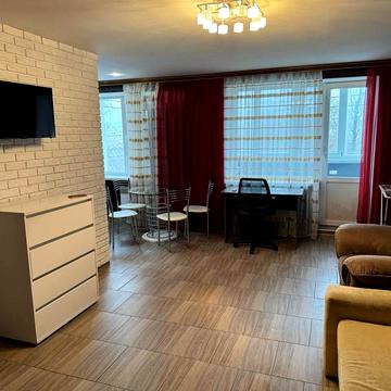 Євгена Маланюка вул., 1