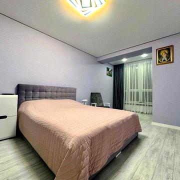 Простора 1-кімнатна з ремонтом, меблями, технікою в новобудові YN