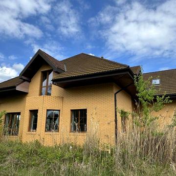 Будинок біля озера з усіма комунікаціями!480 м2. Стоянка.