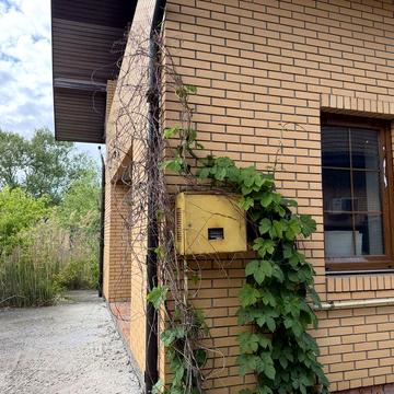 Будинок біля озера з усіма комунікаціями!480 м2. Стоянка.