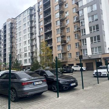 Володимирська вул., 8