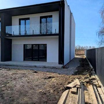 Сучасний дуплекс | Продумане планування | Велике подвірʼя