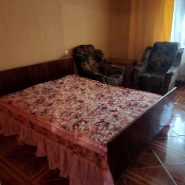 Здається двокімнатна квартира центр світло завжди можна короткий строк