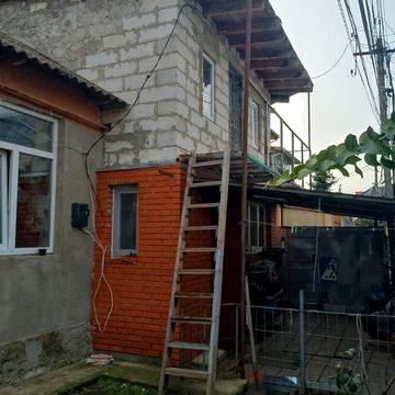 Продам домовладения элитный район города  два этажа 3 комнаты гараж