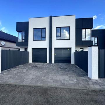 Нові дуплекси на Петропавлівській Борщагівці. Заселена вулиця, газ,