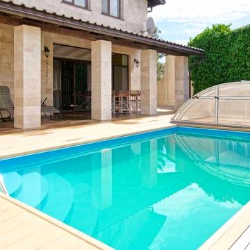 Стильный дом Совиньон с бассейном будинок