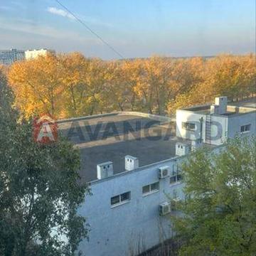 Продається 3-кімнатна квартира під ремонт.