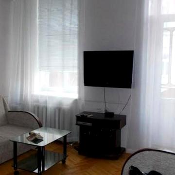 Ярославів Вал вул., 8