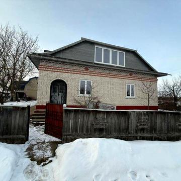 Продаж цегляного будинку з літньою кухнею