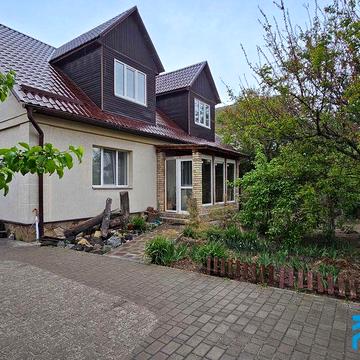 Світла 2к квартира в приватному будинку, вул. Заплавна 1 — біля озера