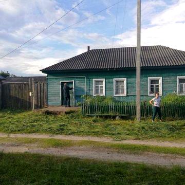 Будинок у селi, 15 км. вiд Шостки.
Газ та водопроаід