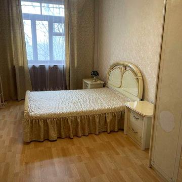 Сдаю 3-х ком квартиру сталинку в Центре