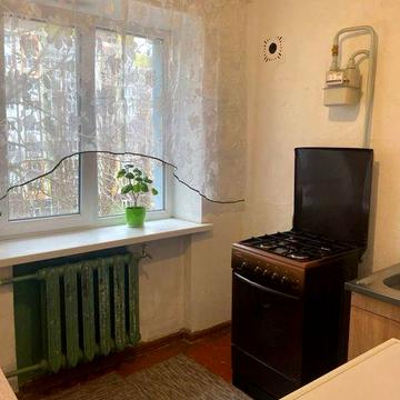 Двокімната квартира на Фурманова з косметичним ремонтом.