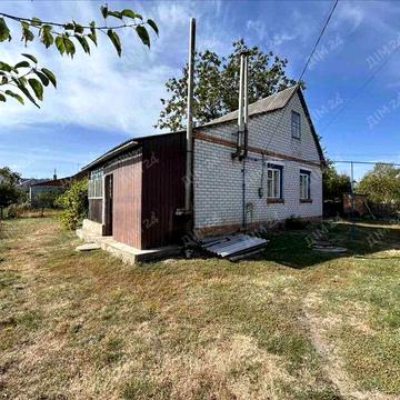 Цегляний будинок в Нових Санжарах