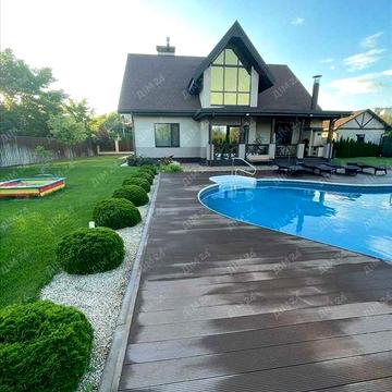 Розкішний будинок в центральній частині міста!