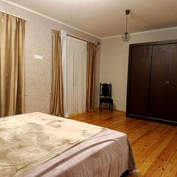 Оренда  таунхауса,5хв.метро Славутич,євроремонт,генератор!