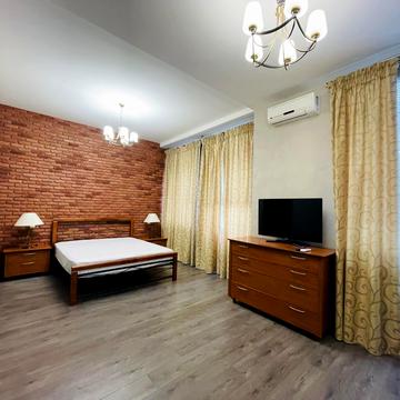 Воздвиженська вул., 42