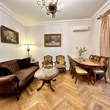 Прорізна вул., 13