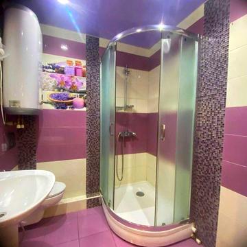 Продам двухкомнатную квартиру с ремонтом и мебелью на Южном мкрн.