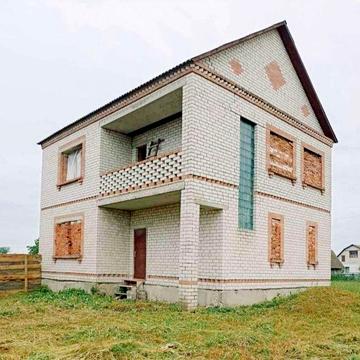 Продається акуратний двоповерховий будинок