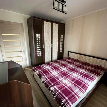 Оболонська пл. (Дружби Народів СРСР), 3