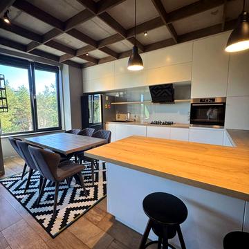 Мисливська вул., 3