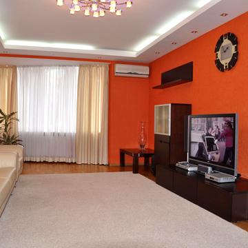 Михайла Котельникова вул., 1