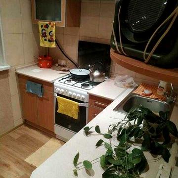 Продам 1 кім.кв. з ремонтом, метро 15 хвилин.