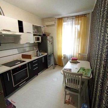 Продам 2х кім.кв.з ремонтом ,метро 15 хвилин.