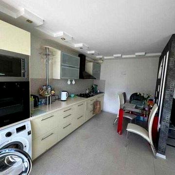 Простора 2 кімнатна квартира на Ільфа і Петрова  цегляний спецпроєкт