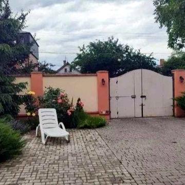 Сдам дом 5 к  200 м Констанди Генератор,подвал капитальный!