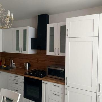 Оренда 2 кімнатної квартири + додатково можно зняти гараж в будинку.