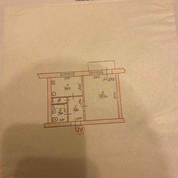 Продам  квартиру з косметичним ремонтом.