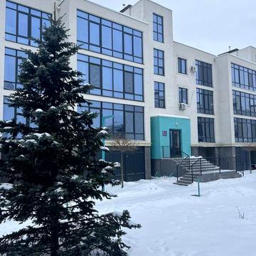 Однокімнатна в зданому будинку.