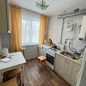 Здам 3 км.на Польовій ,можливо короткий  термін