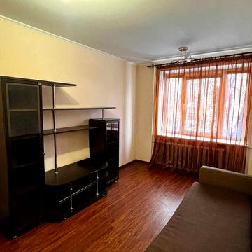 Продам 2к квартиру з ремонтом та меблями. Замостянський район .