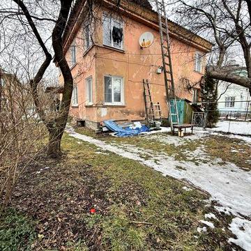 Продаж 1 кімнатної квартири із земельною ділянкою вул Довга