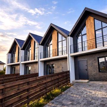 Продаж таунхауса за ціною квартири ! Швидкий виїзд на Київ !