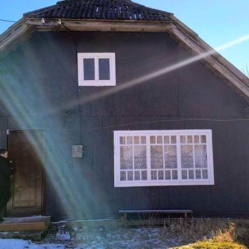 Мальовничий будинок