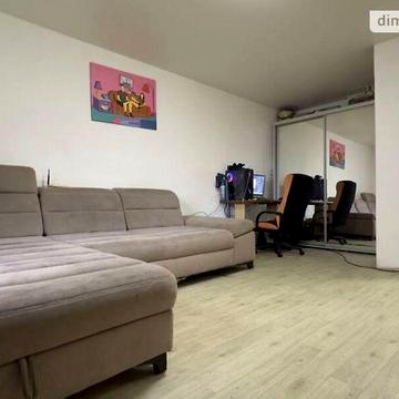 Продаж 1к Квартира Універсальна вулиця