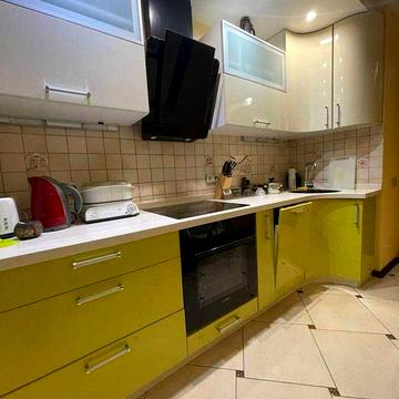 Продам просторную 3к квартиру с мебелью и техникой ж/м Тополь 1 Єоселя