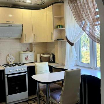 Продаж трикімнатної квартири в районі соцміста (зупинка восход)