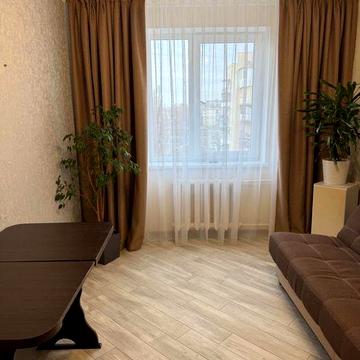 Сдам 2 комн квартиру на небесной сотни, рядом школа. Сити центр