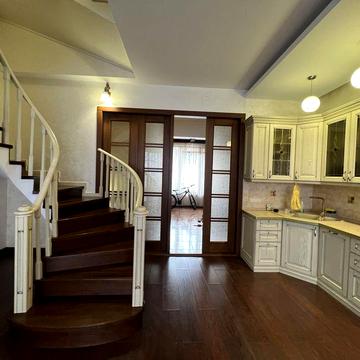 Сдаю роскошный таунхаус с своим участком в черте города