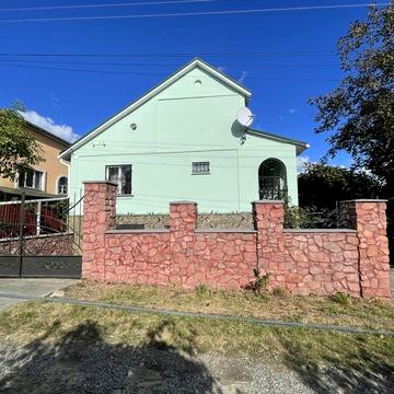 Продаж 3 поверховий будинок,Михайлівка-Рубежівка,вул.Приозерна, 4.