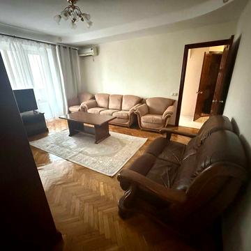 Здаю  3 кімнатну квартиру по Великій Васильківській  ( центр)