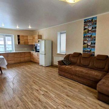 Продам сучасний будинок біля Києва в 10хв від метро Бориспільська. Газ