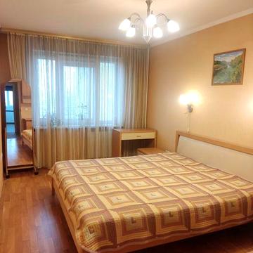 Без% Метро Мінська, 3кв, ліфти не застряють.